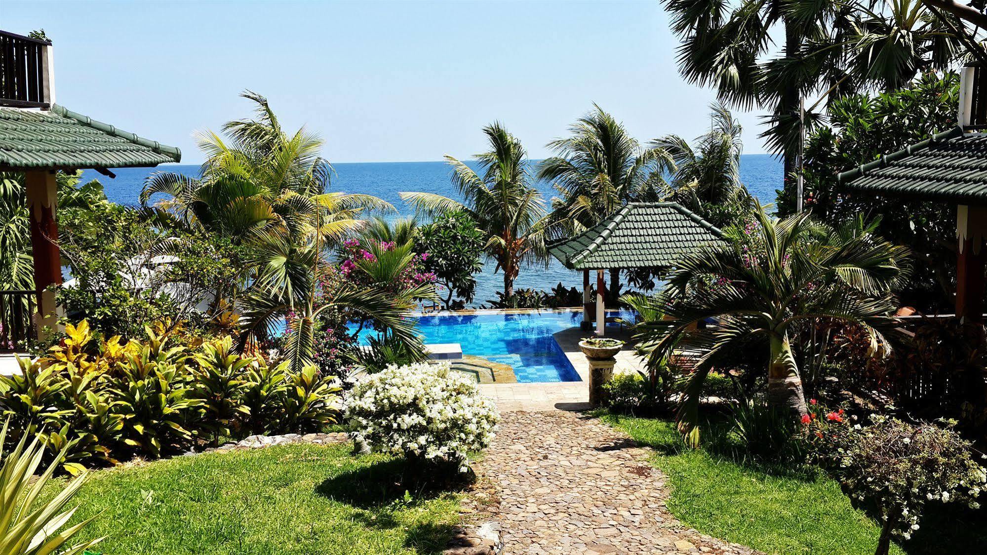 Puri Wirata Dive Resort And Spa Amed Exterior photo