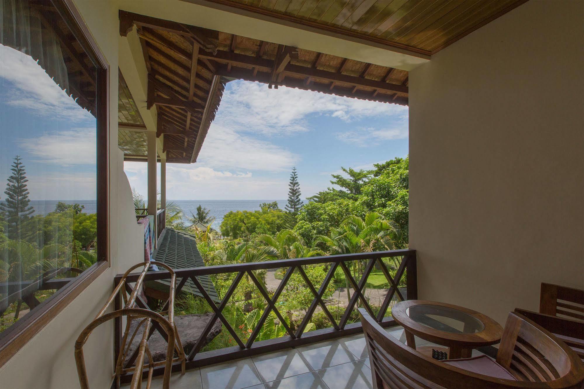 Puri Wirata Dive Resort And Spa Amed Exterior photo