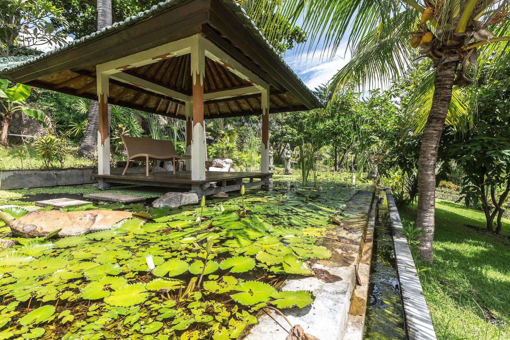 Puri Wirata Dive Resort And Spa Amed Exterior photo